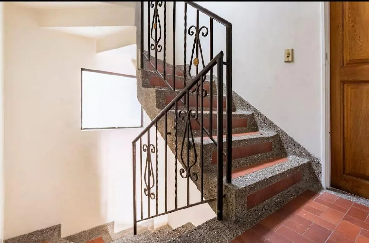 Homestay Habitaciones Privadas, Dentro De Apartamento, Comodas Y Muy Cercanas Al Poblado Medellin